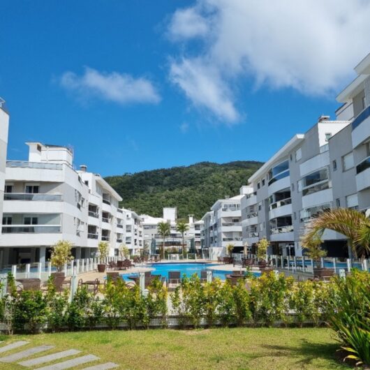 Foto de Apartamento para alugar nos Ingleses com 3 quartos