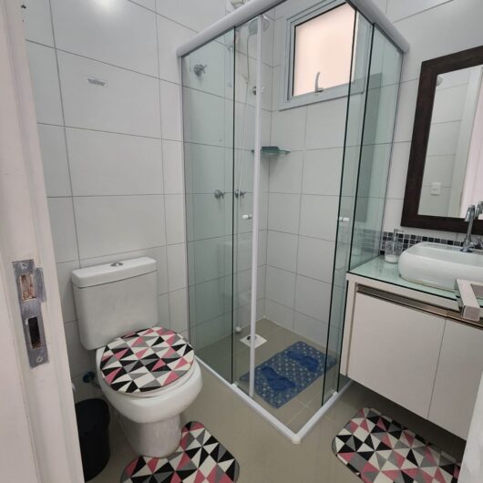 Foto de Seu refúgio perfeito em Florianópolis – apartamento 2 quartos pertinho do mar- Ingleses!