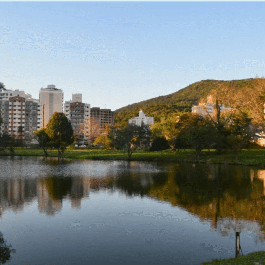 Artigo Itacorubi: equilíbrio entre natureza e vida urbana em Florianópolis