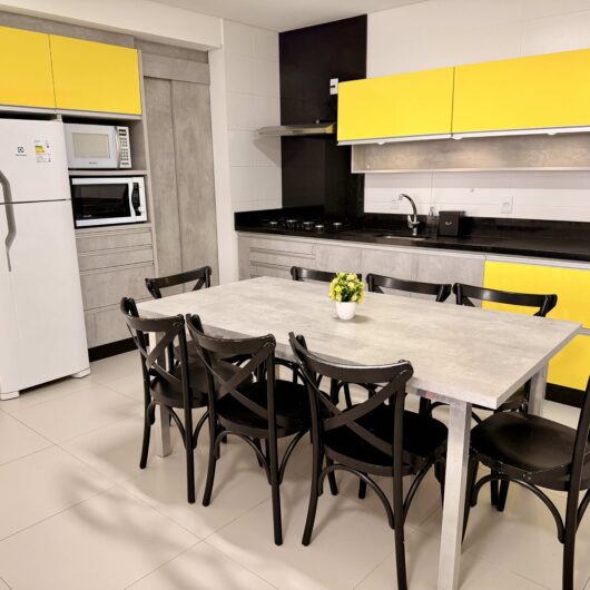 Apartamento 3 dormitórios nos Ingleses — a 400m da Praia!