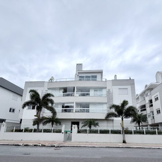 Foto de Apartamento 3 dormitórios nos Ingleses — a 400m da Praia!