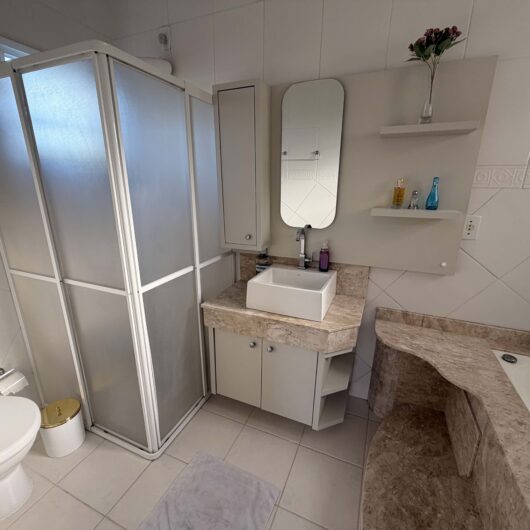 Foto de Casa com Piscina e Churrasqueira a 900m da Praia dos Ingleses | Conforto para até 10 hóspedes