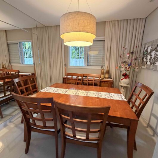 Foto de Casa com Piscina e Churrasqueira a 900m da Praia dos Ingleses | Conforto para até 10 hóspedes