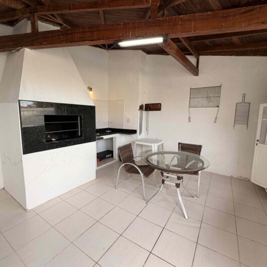 Foto de Casa com Piscina e Churrasqueira a 900m da Praia dos Ingleses | Conforto para até 10 hóspedes